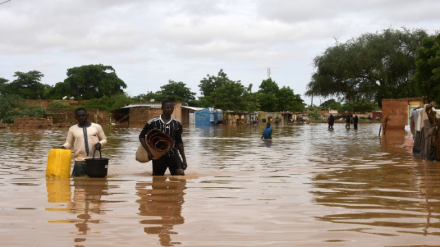 Kenyans navigating the flooding terrain